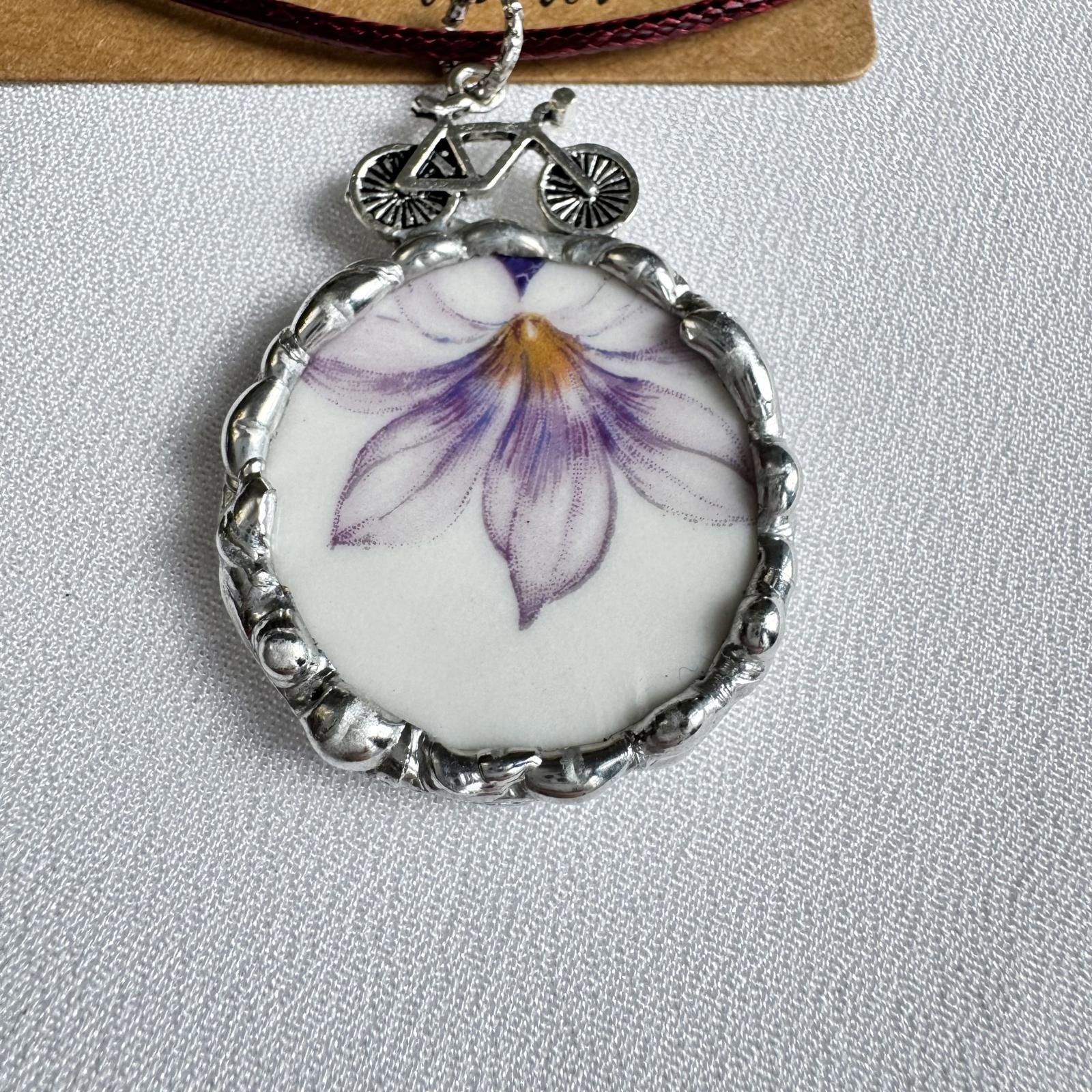 Vintage China Jewelry Set – Pendant & Earrings – Handmade Gift with floral design in silver-toned bezel.