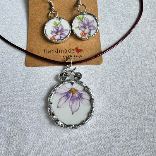Vintage China Jewelry Set – Pendant & Earrings – Handmade Gift featuring floral designs in silver-toned bezels on a presentation card.