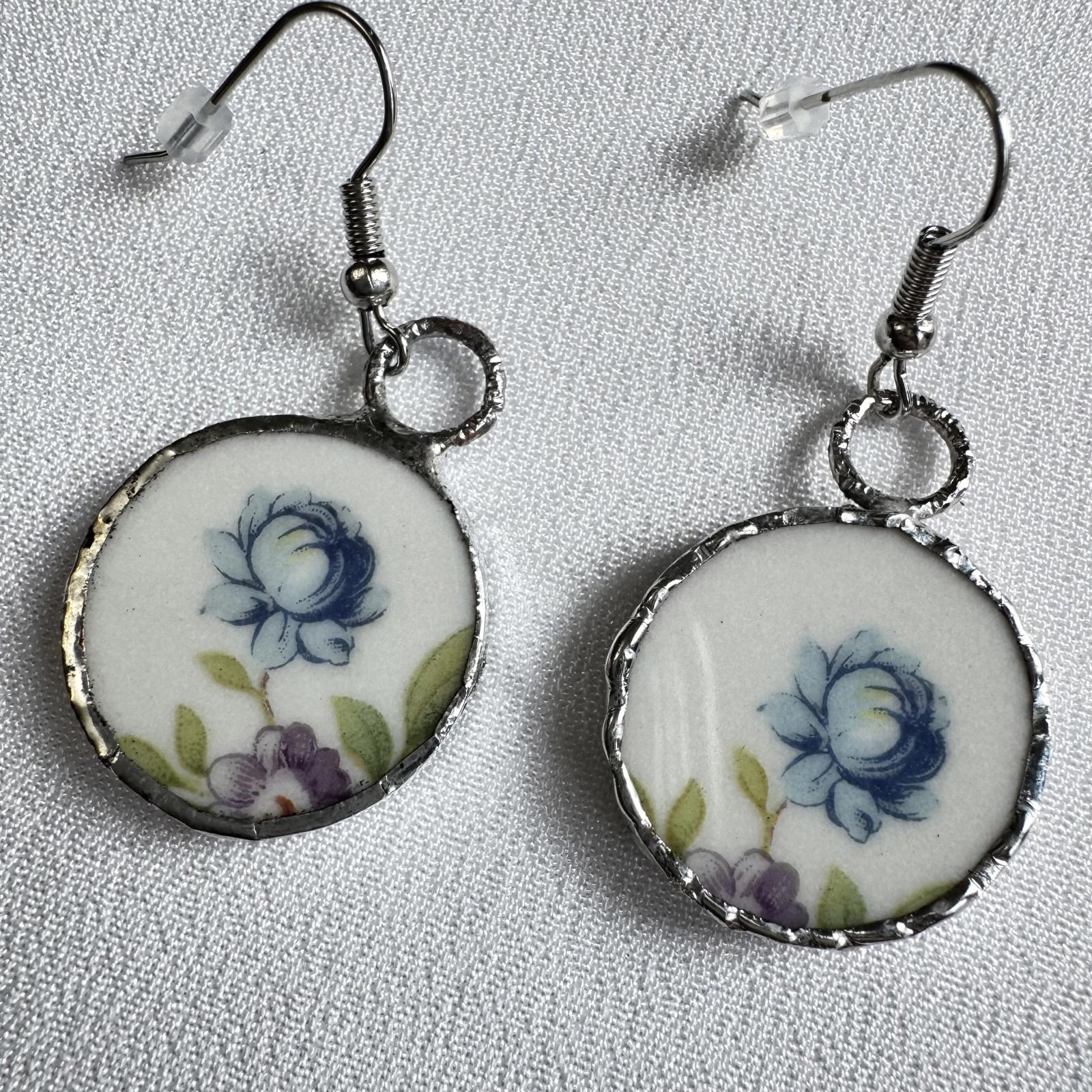 Handmade vintage china earrings with floral design, part of the Vintage China Jewelry Set – Pendant & Earrings – Handmade Gift.