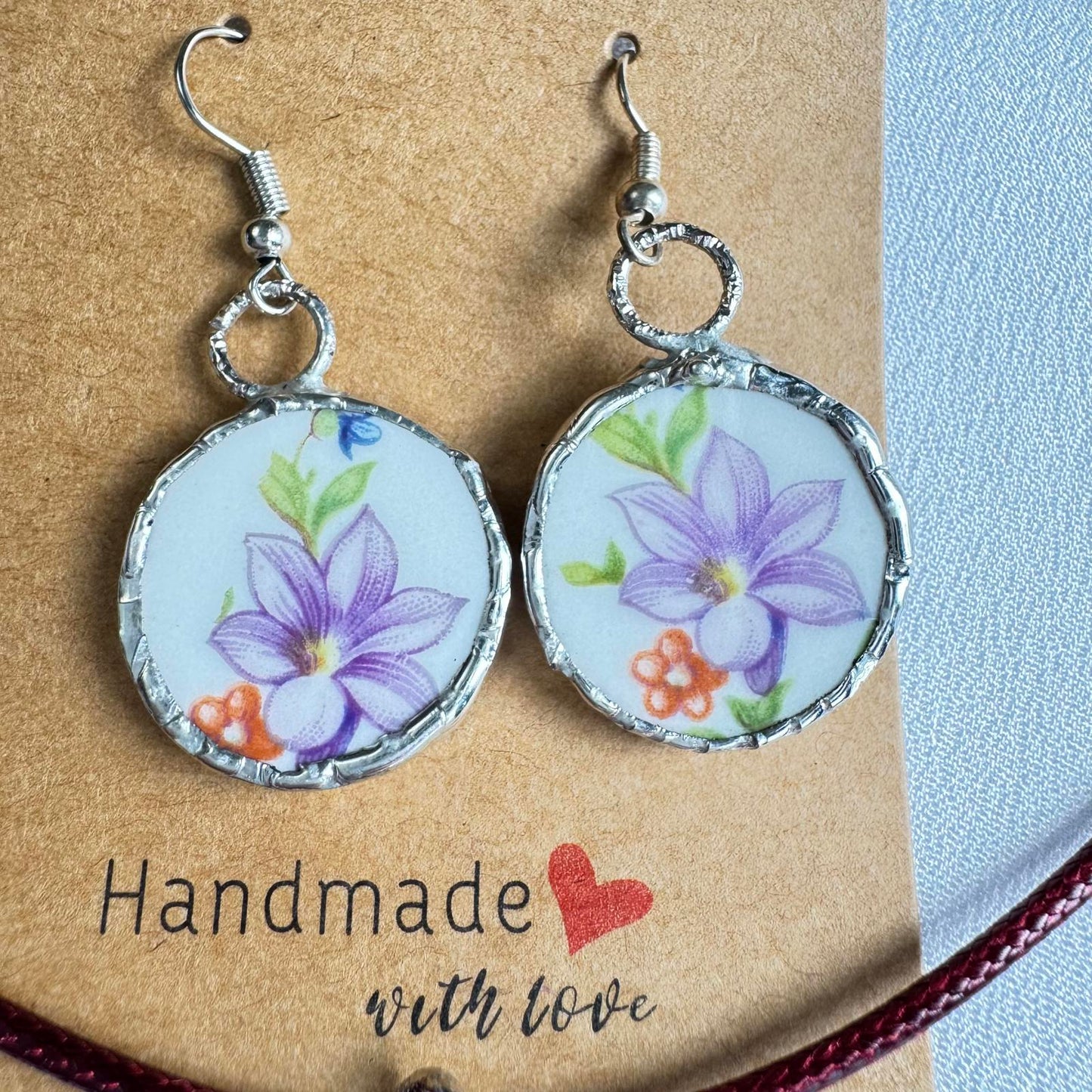 Vintage China Jewelry Set – Pendant & Earrings – Handmade Gift, featuring floral earrings framed in silver-toned bezels on a handmade card.
