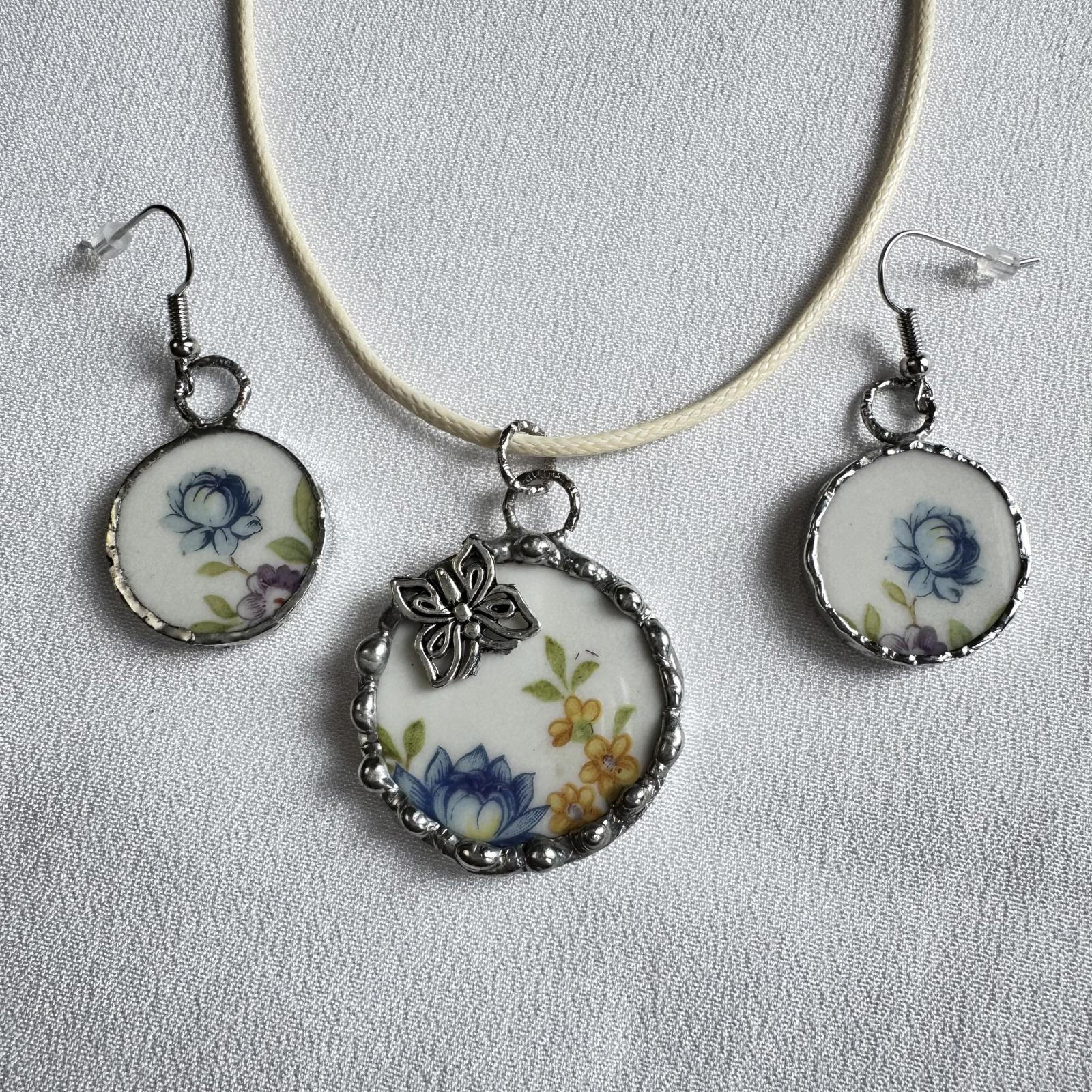 Vintage China Jewelry Set – Pendant & Earrings – Handmade Gift with floral design on repurposed china in silver-toned bezels